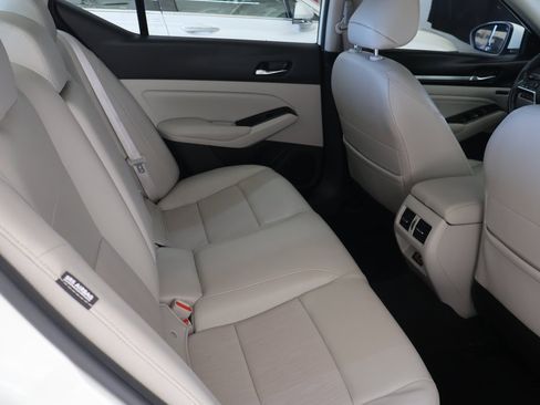 Used 2022 Nissan Altima 2.5 Platinum image 13