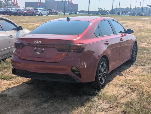 Used 2022 Kia Forte LXS w/ LXS Technology Package FWD image 2