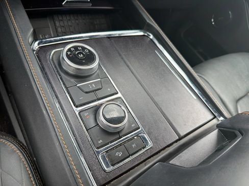Used 2023 Ford Expedition Platinum AWD/4WD image 13