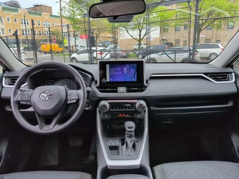 Used 2025 Toyota RAV4 XLE FWD image 11
