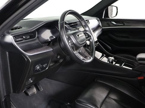 Used 2022 Jeep Grand Cherokee Overland w/ Luxury Tech Group IV image 28