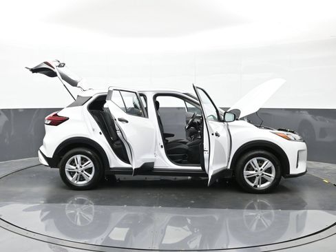 Used 2022 Nissan Kicks S FWD image 47