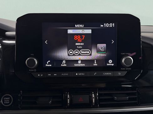 Used 2024 Nissan Pathfinder SV image 15