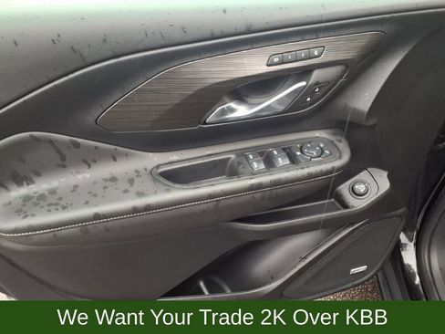 Used 2024 GMC Terrain SLT w/ Infotainment Package II image 9