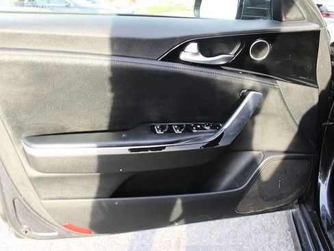 Used 2019 Kia Stinger image 9