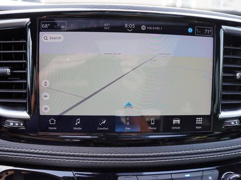 Certified 2025 Chrysler Pacifica Limited FWD image 6