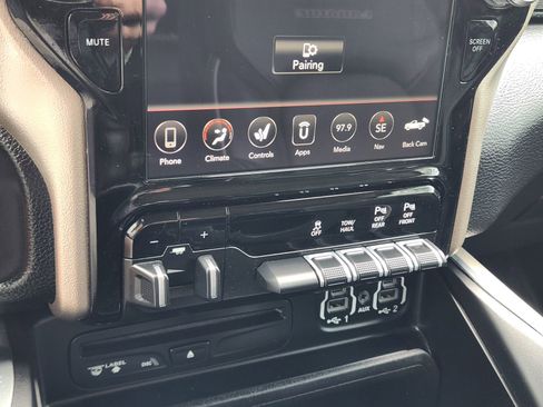 Used 2019 RAM 1500 Laramie RWD image 19