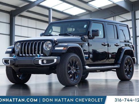 Used 2022 Jeep Wrangler Unlimited Sahara w/ Cold Weather Group AWD/4WD image 1