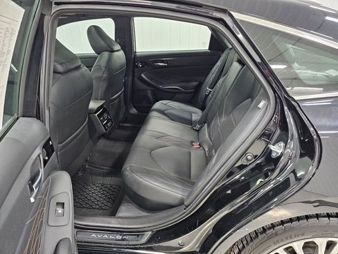 Used 2021 Toyota Avalon Limited w/ Advanced Safety Package image 3