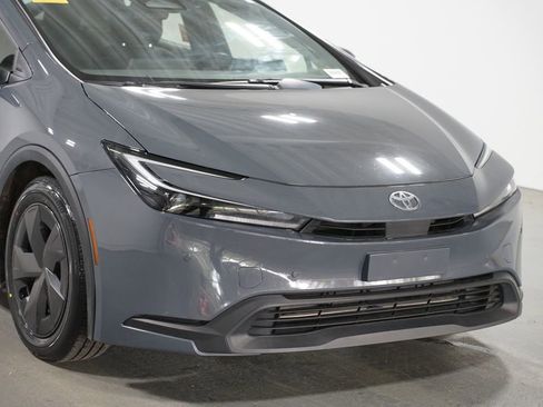 Used 2023 Toyota Prius LE FWD image 4