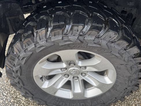Used 2019 RAM 1500 Laramie AWD/4WD image 11