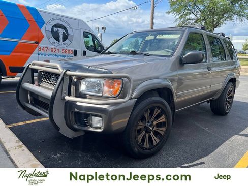 Used 2001 Nissan Pathfinder SE AWD/4WD image 1