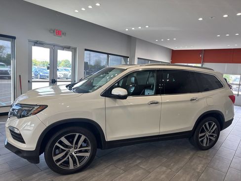 Used 2017 Honda Pilot Elite image 11
