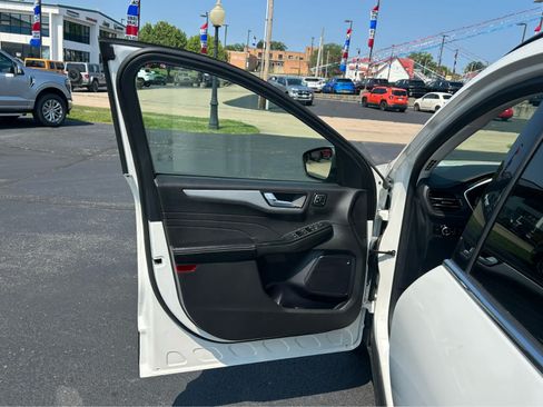Used 2024 Ford Escape Platinum AWD/4WD image 17