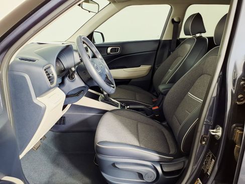 Certified 2024 Hyundai Venue Limited FWD image 17