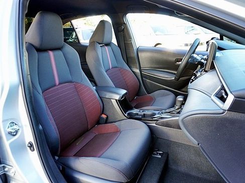 Used 2025 Toyota Corolla SE image 12