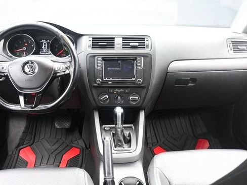 Used 2018 Volkswagen Jetta SE FWD image 9