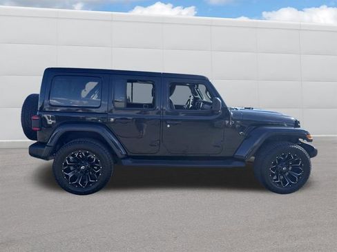 Used 2018 Jeep Wrangler Unlimited Sahara AWD/4WD image 8