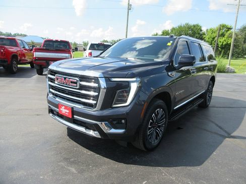 Used 2025 GMC Yukon XL Elevation w/ Technology Package AWD/4WD image 11