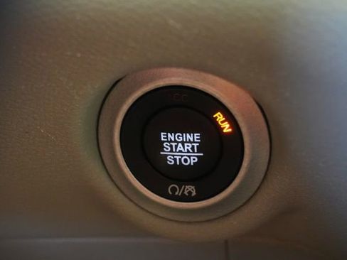 Used 2020 Chrysler Voyager Lxi FWD image 15
