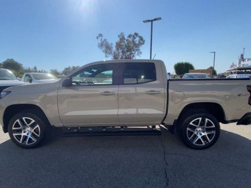 Used 2024 Chevrolet Colorado Z71 w/ Z71 Convenience Package 2 image 5