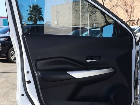 Used 2020 Nissan Kicks SR w/ SR Premium Package image 36