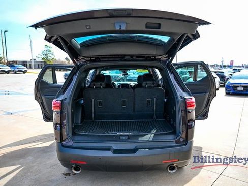 Used 2023 Chevrolet Traverse LT image 17