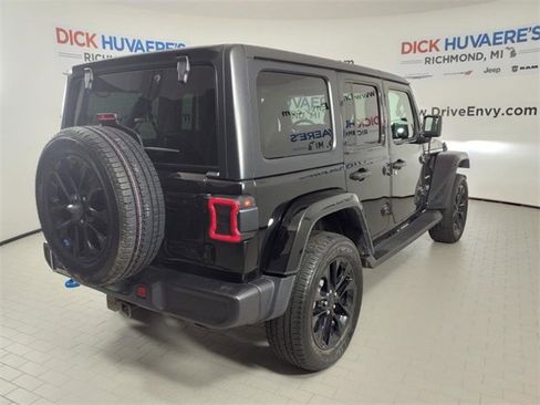 Used 2022 Jeep Wrangler Unlimited Sahara w/ Cold Weather Group image 6
