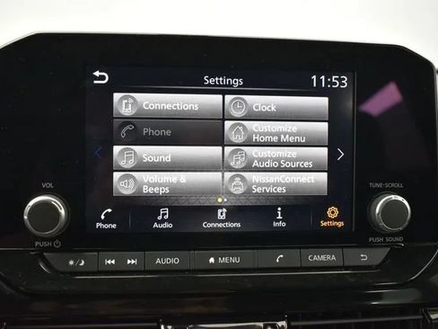 Used 2024 Nissan Pathfinder SV FWD image 31