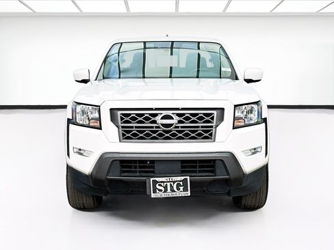 Used 2023 Nissan Frontier SV RWD image 2