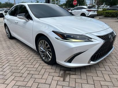 Certified 2022 Lexus ES 300h Ultra Luxury w/ Accessory Package 2