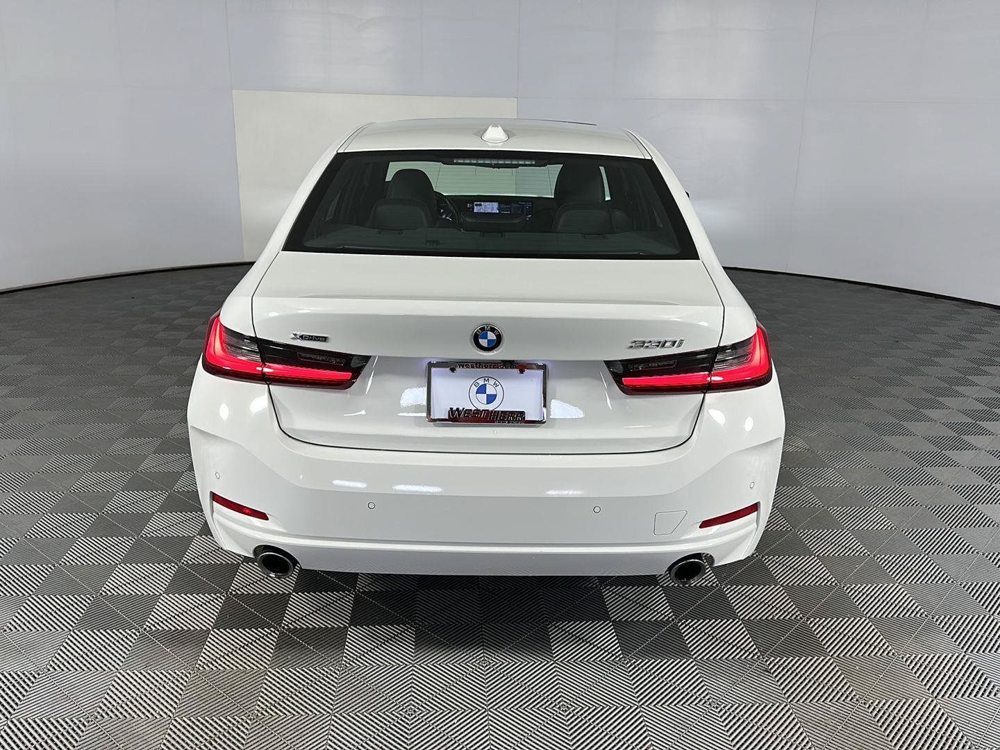 Used 2024 BMW 330i xDrive Sedan w/ Convenience Package AWD/4WD image 31