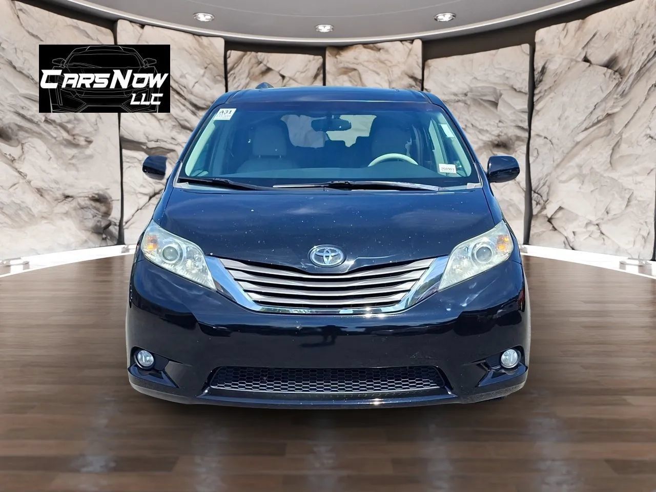 Used 2014 Toyota Sienna XLE FWD image 2