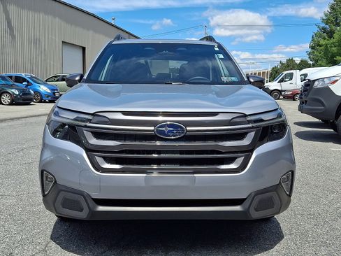 Used 2025 Subaru Forester Limited AWD/4WD image 2