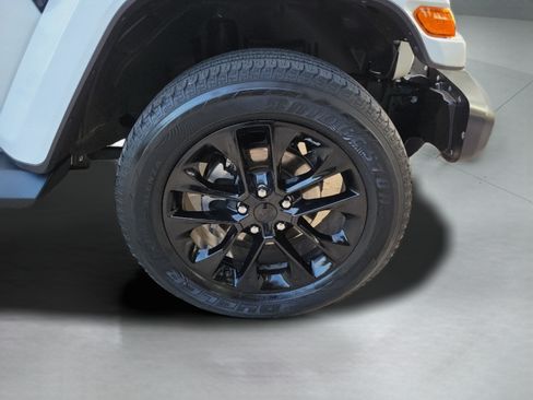 Used 2021 Jeep Wrangler Unlimited Sahara w/ Cold Weather Group AWD/4WD image 31