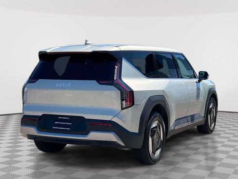 Certified 2024 Kia EV9 Light Long Range RWD image 5