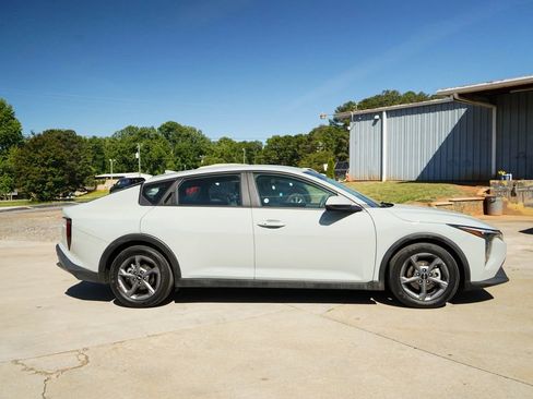 Used 2025 Kia K4 FWD image 3