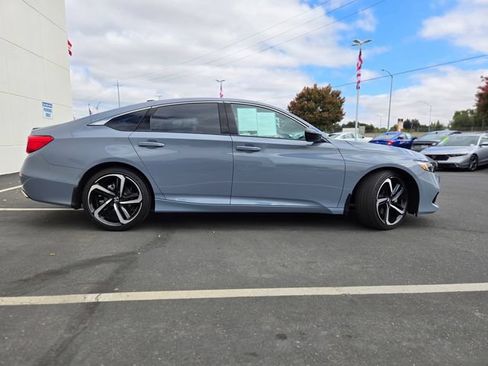 Used 2022 Honda Accord Sport image 3