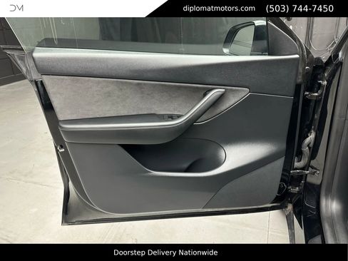 Used 2022 Tesla Model Y Performance image 22