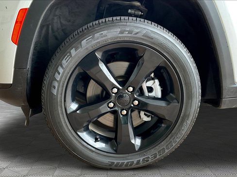 Used 2023 Jeep Grand Cherokee L Laredo AWD/4WD image 32