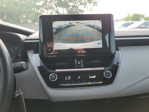 Used 2025 Toyota Corolla LE FWD image 27