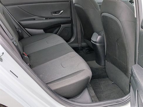 Used 2021 Hyundai Elantra SE image 19