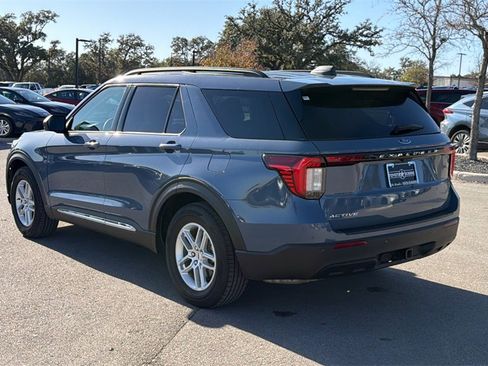 Used 2025 Ford Explorer Active image 3