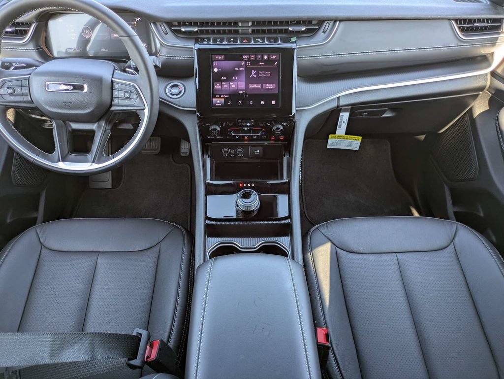 Used 2025 Jeep Grand Cherokee Altitude RWD image 18
