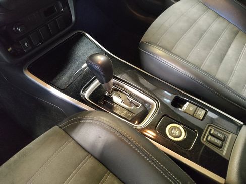 Used 2019 Mitsubishi Outlander SE AWD/4WD image 26