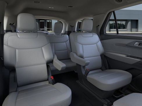 New 2025 Ford Explorer Active w/ Active Comfort Package image 11