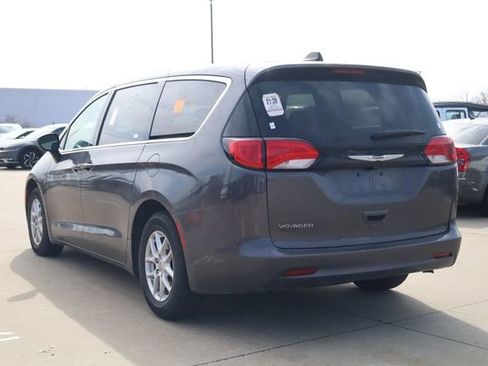 Used 2023 Chrysler Voyager LX image 6