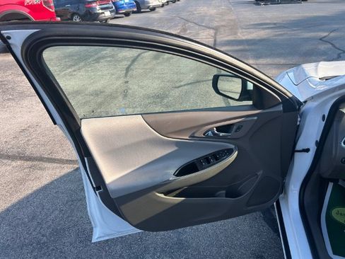Used 2016 Chevrolet Malibu LT FWD image 16