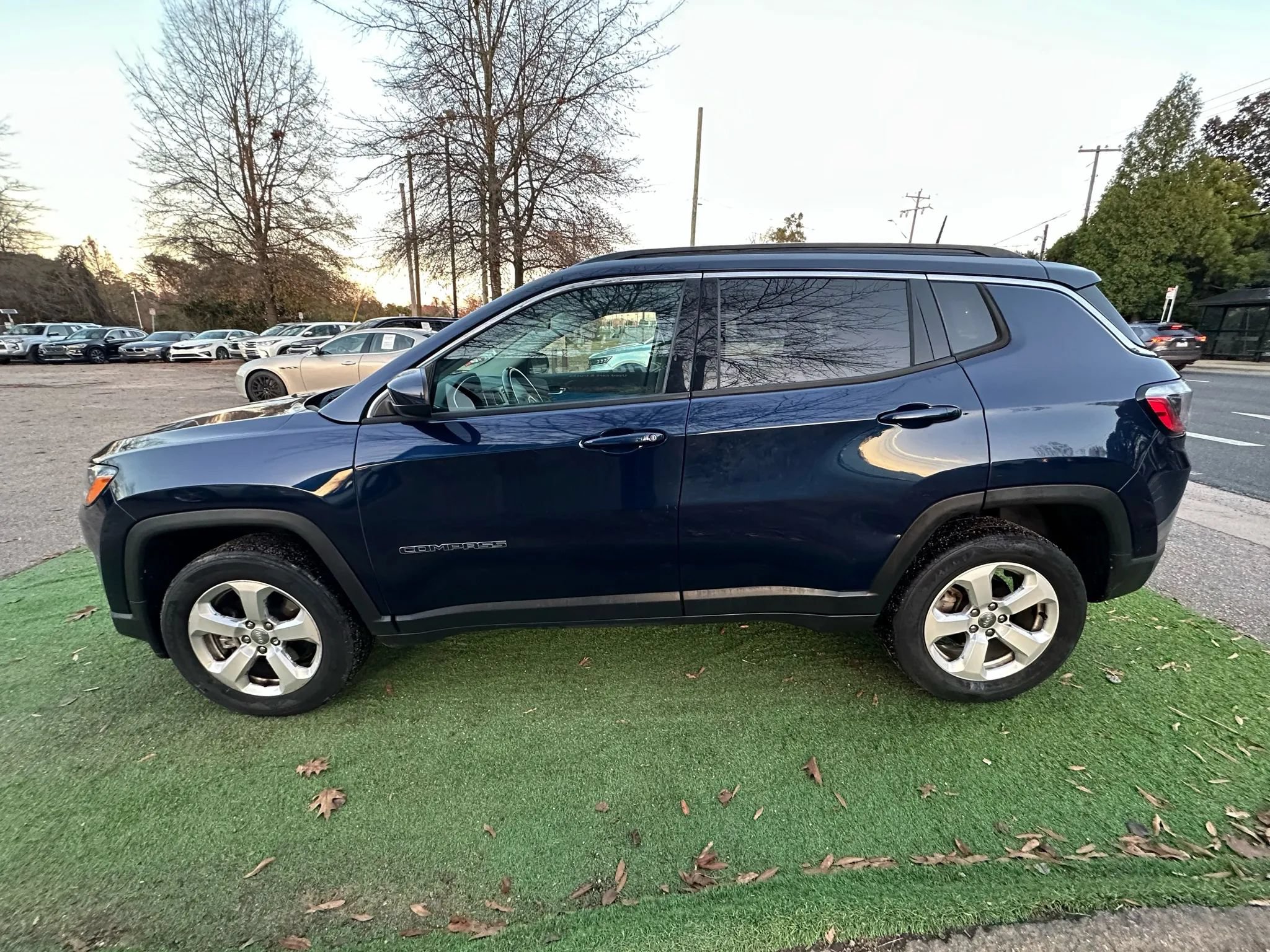 Used 2018 Jeep Compass Latitude w/ Cold Weather Group AWD/4WD image 4