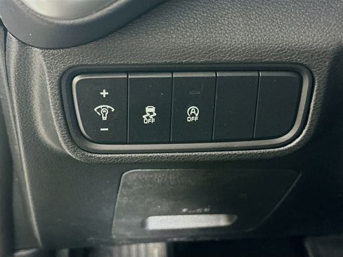 Used 2025 Kia Soul LX w/ LX Technology Package image 17